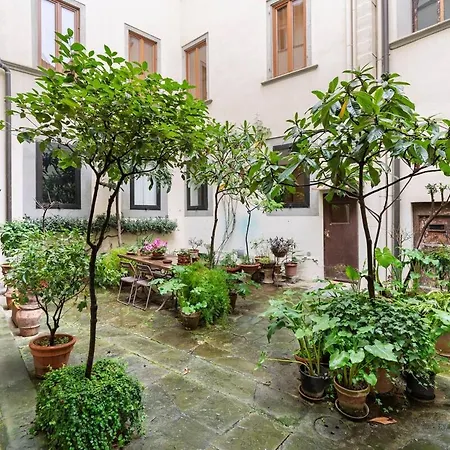 Ponte Vecchio Sprone Deluxe Апартаменты *